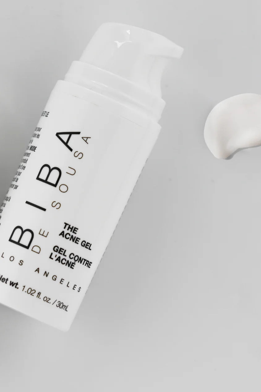 Biba de Sousa Los Angeles The Acne Gel in a white pump bottle with a visible gel texture swatch, showcasing the product’s lightweight acne treatment formula.